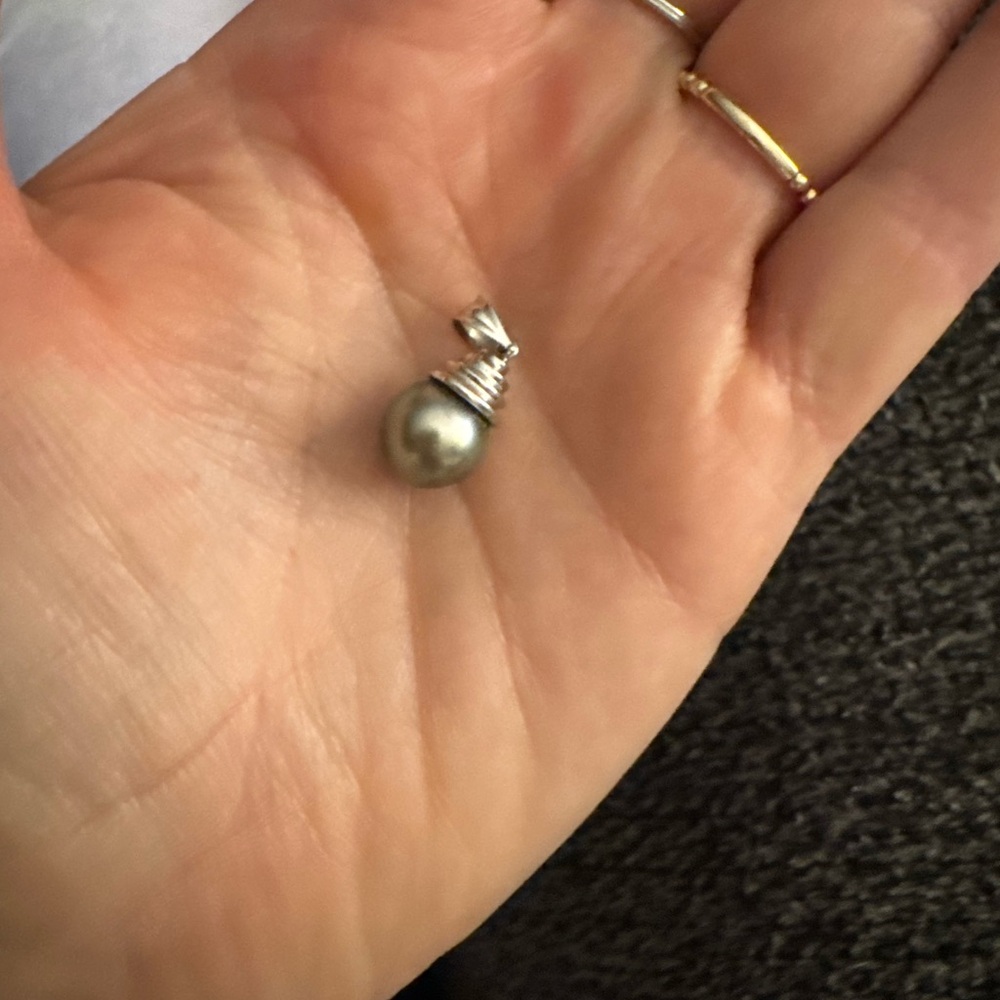Elegant 14k white gold Pearl Pendant